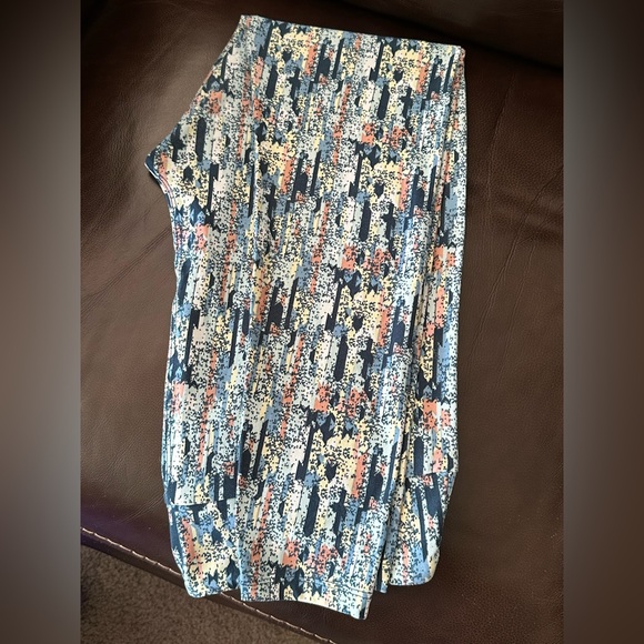 Lot of LulaRoe Leggings - Tall and Curvy (never worn) - Picture 11 of 14